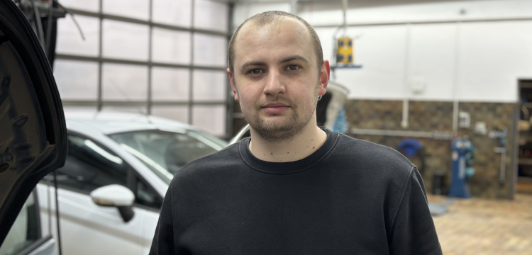 Alexander Nemeti, Auszubildender Kfz Mechatroniker